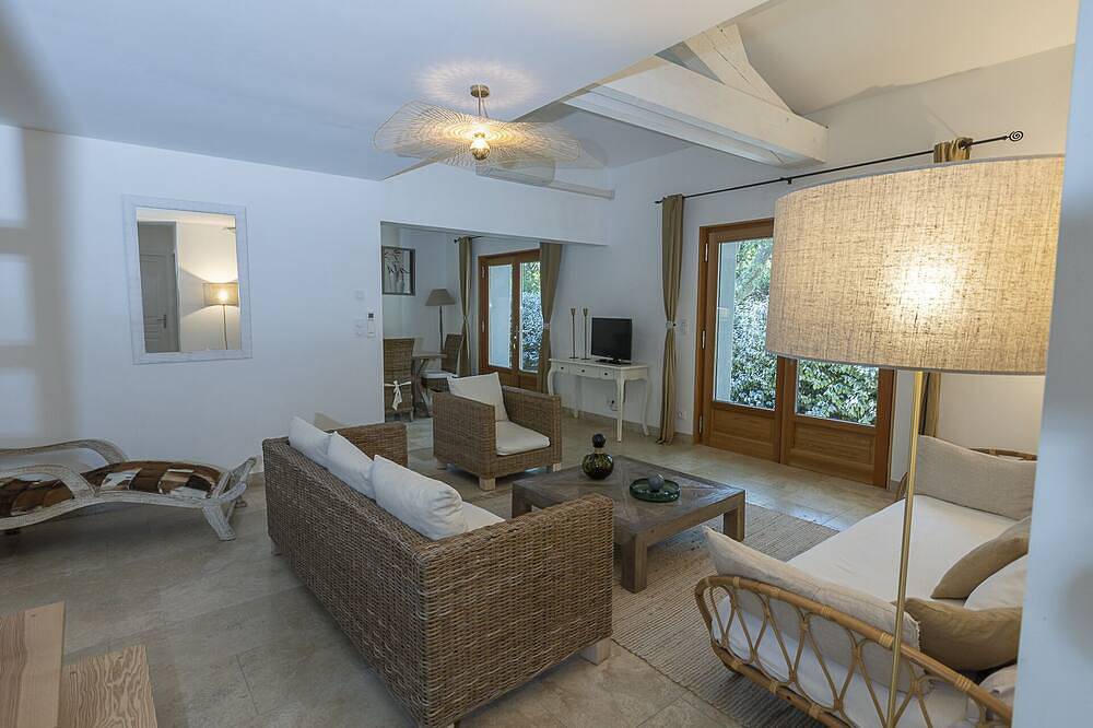 Entire apartment, Apartment Clémentine (120M2) 3 bedrooms 2 bathrooms - sleeps 6 in Avignon, Vaucluse