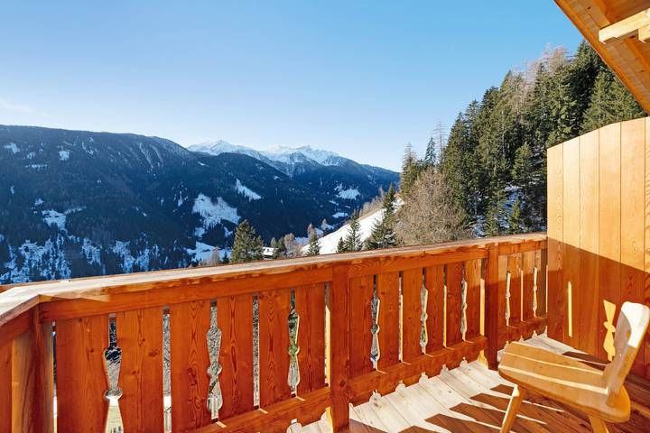 Entire apartment, Apartment "Unterdurachhof Valentina" with Mountain View, Shared Garden & Wi-Fi in Ulten, Ortler Alps
