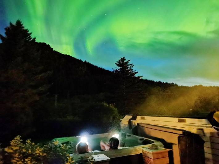 Ferienwohnung für 5 Personen, mit Whirlpool und Garten sowie Pool auf den Lofoten