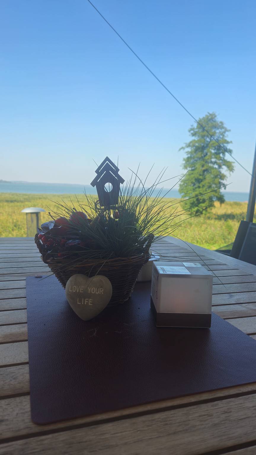 Ganze Wohnung, Ferienwohnung 'Seeblick Kummerow' mit Seeblick, Gemeinschaftsterrasse und Wi-Fi in Kummerow, Kummerower See