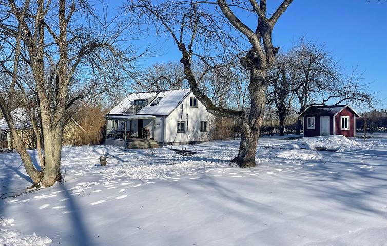 Hus för 8 Personer, med terass och trädgård, barnvänlig i Kivik