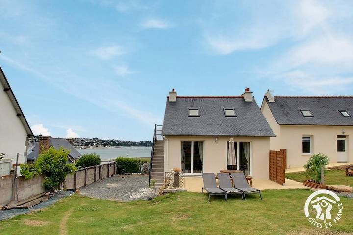 Gîte pour 5 personnes, avec jardin à Louannec - 2