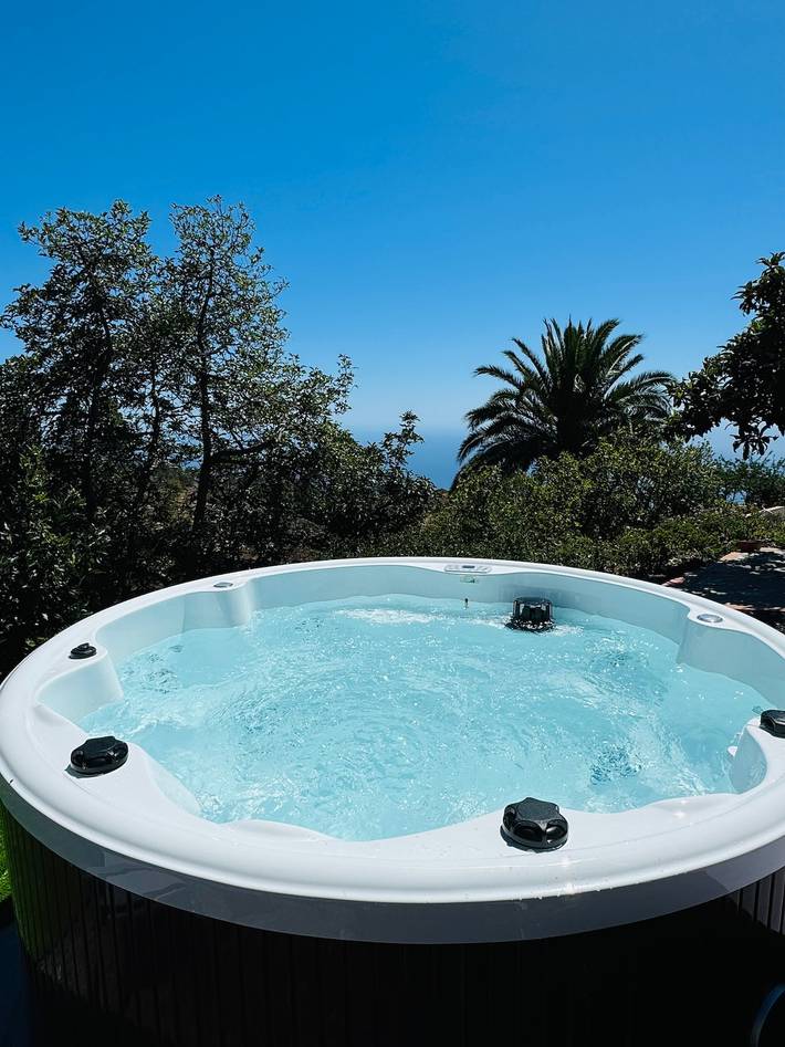 Vacation rental for 6 people, with Hot tub and Yard in La Palma
