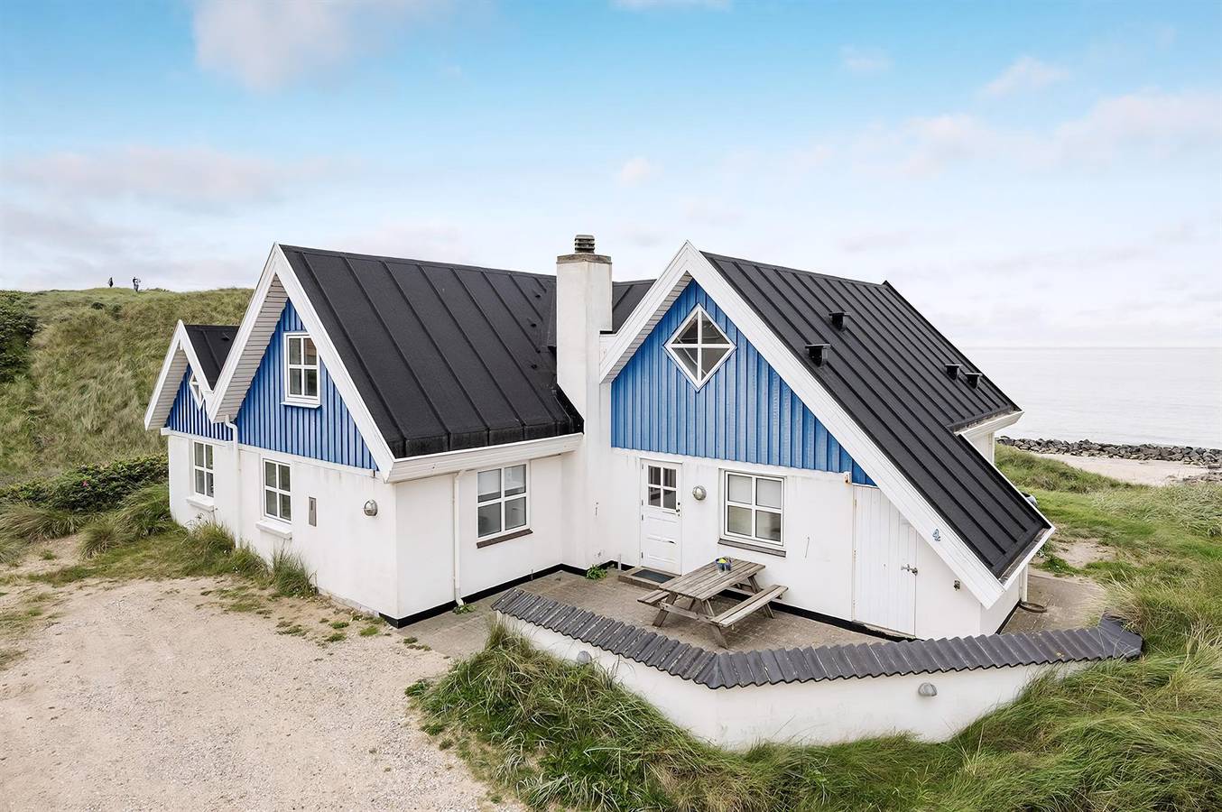 Awesome home in Hjørrng w/ Wifi and 4 Bedrooms in Lønstrup, Hjørring region