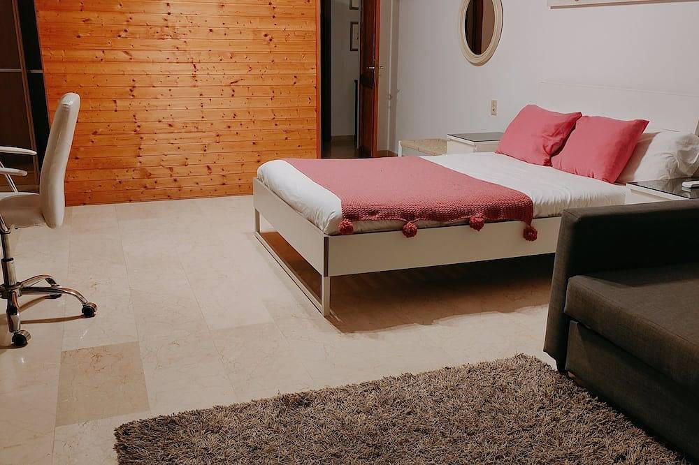 Casa con Mucho Espacio en Pueblo muy Tranquilo Bien Comunicado. Piscina in Mancor de la Vall, Majorca Center