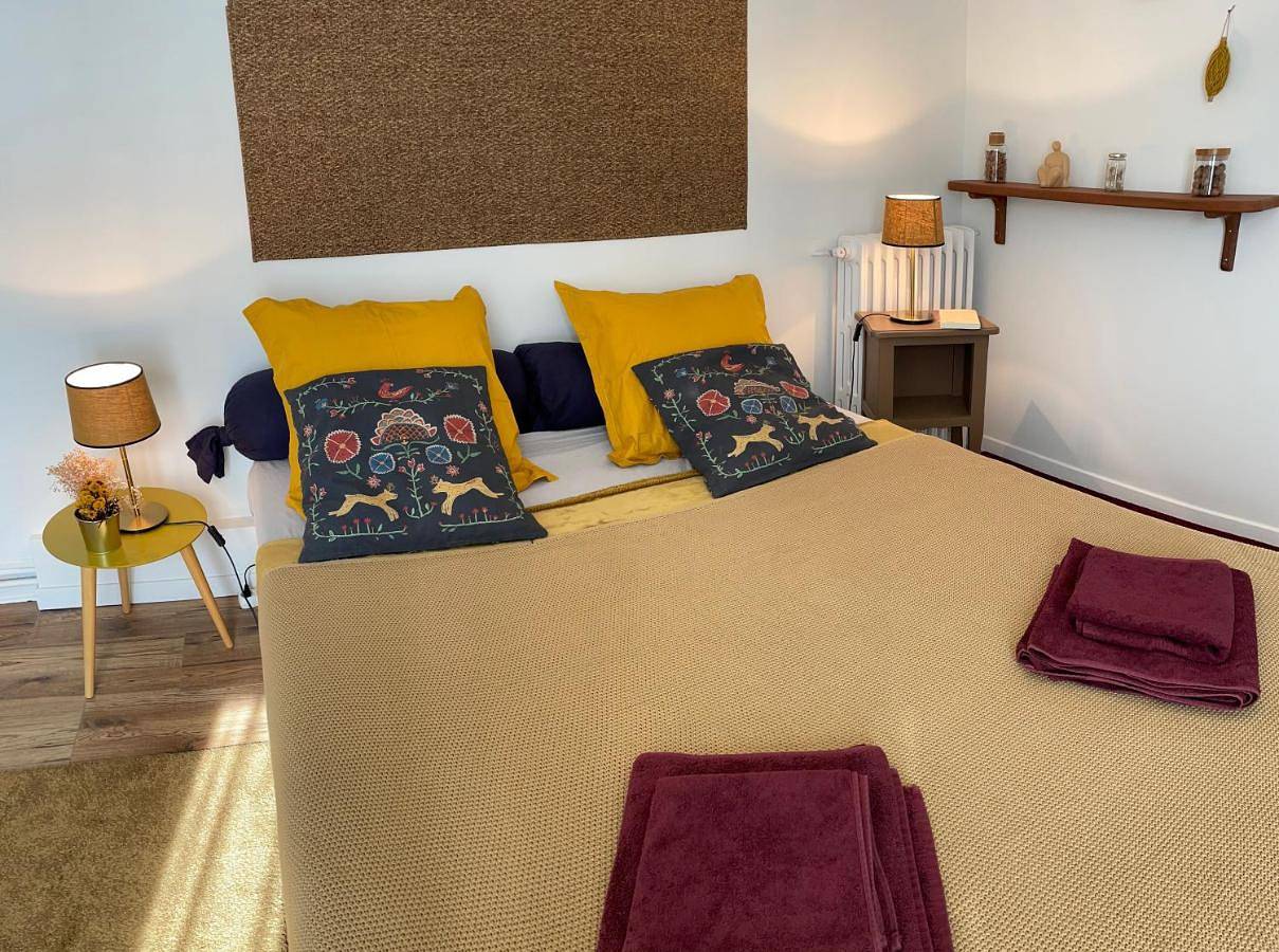 Superior Queen Room in Coulommiers (Seine-et-Marne), Seine-et-Marne