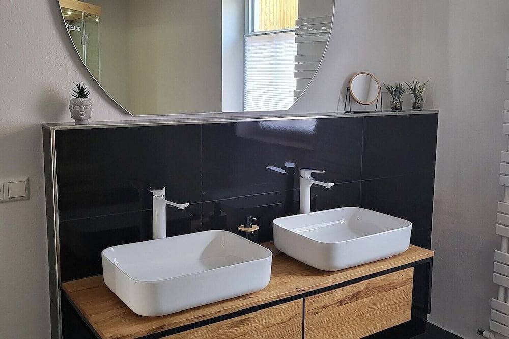 Ganze Wohnung, Ferienhaus 1 mit Sauna und Whirlpool in Feuchtwangen, Romantische Straße