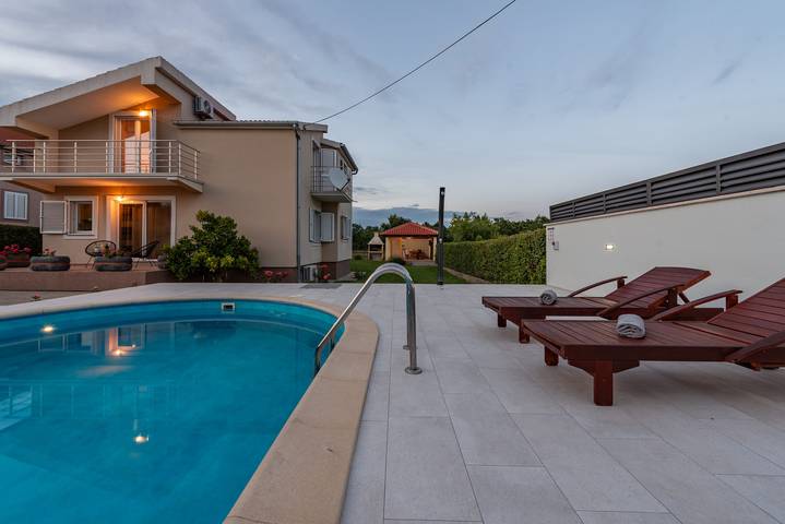 Ferienhaus für 8 Personen, mit Terrasse und Garten