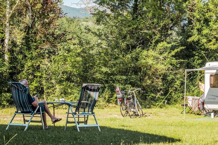Camping pour 4 personnes, avec jardin ainsi que piscine et vue dans le Vercors - 3