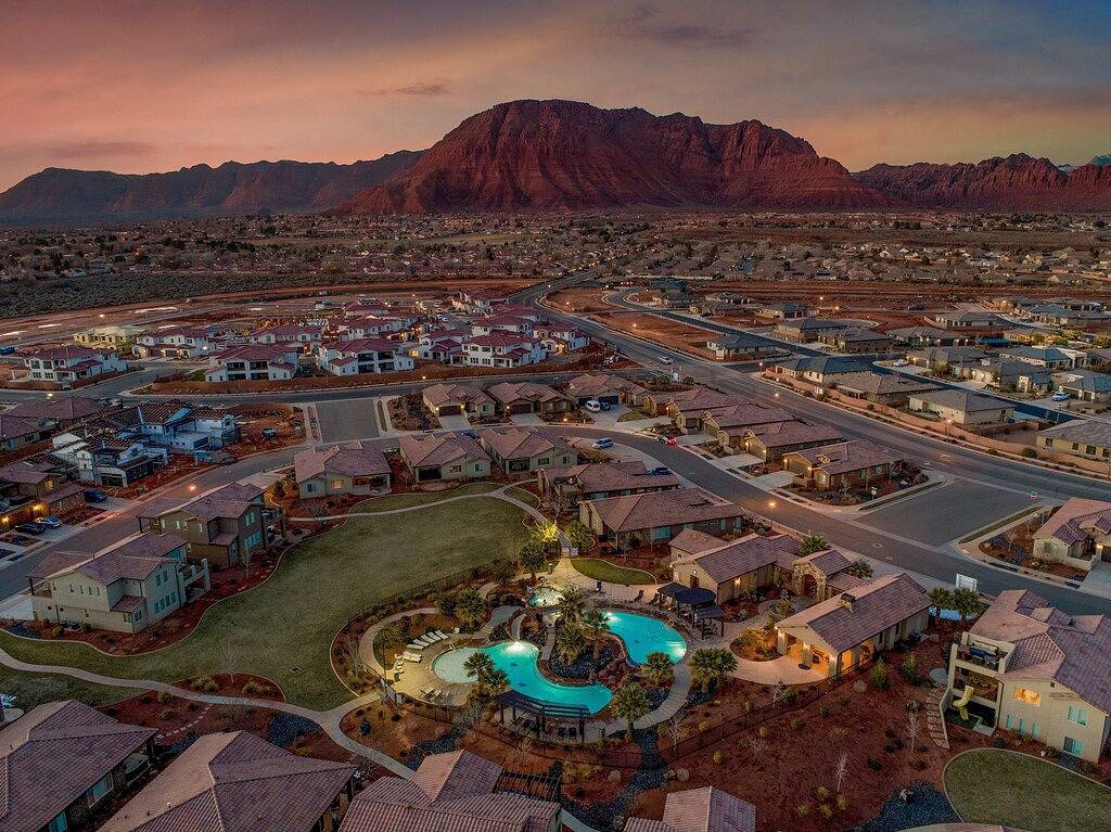 Pv 113 | Neue Wasserpark, Ping Pong,, Spiele, Schöne Bergsichten Und Mehr in Santa Clara (UT), Zion Nationalpark