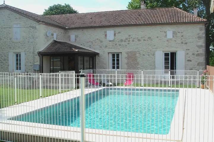 Location de vacances pour 10 personnes, avec piscine à Penne-d'Agenais
