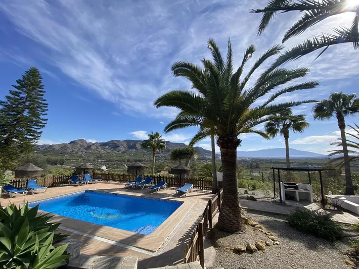 Casa de vacaciones para 8 personas, con piscina además de jardín y vistas, Se admiten mascotas - 1