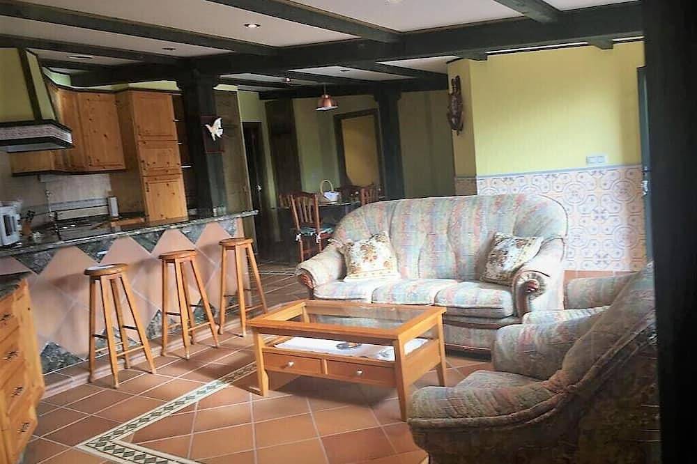 Niedrige silberne kabine mit kamin weit weg vom bulilcio aber nah an allem in Poio, Rías Baixas