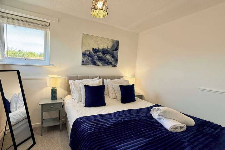Ganze Wohnung, 2-Bed Milton Keynes Maisonette Parking in Milton Keynes, Südostengland