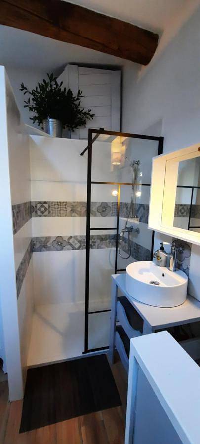 Gîte pour 2 personnes, avec vue et jardin à Prailles - 2