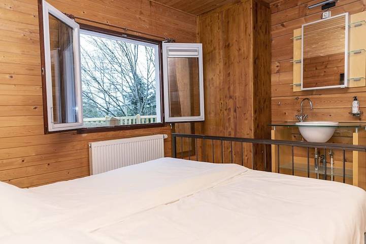 Gîte pour 9 personnes, avec terrasse et sauna ainsi que jardin et jacuzzi, animaux acceptés à Manhay - 4