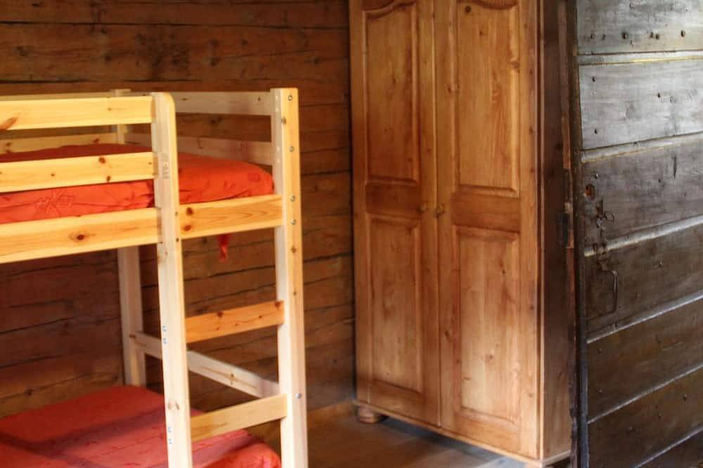 Chalet en bois traditionnel idéal pour un séjour au calme, Piste de la Clusaz in Glières-Val-de-Borne, Région de Bonneville