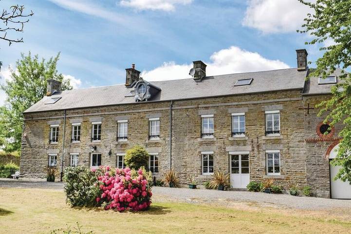 Location de vacances pour 8 personnes, avec jardin et terrasse à Vassy