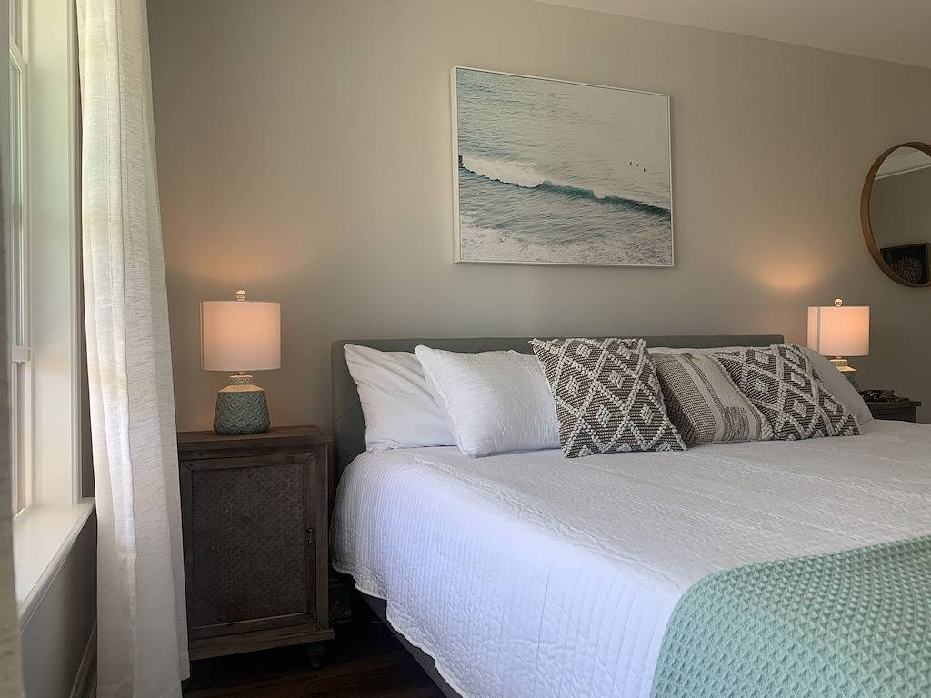 Marsh-View Oasis: 2-Min Easy Walk to Beach,Covered Decks, Outdoor Shower in Brunswick County