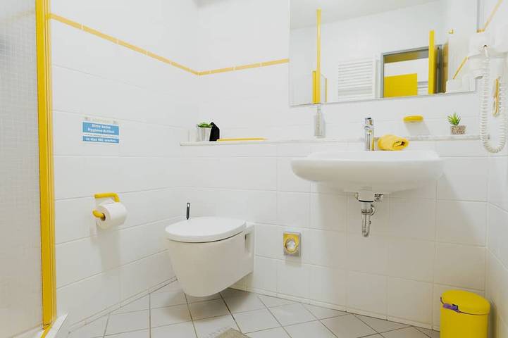 Ganze Wohnung, Lichtdurchflutetes Architektenhaus in ruhiger Lage FeWo "Gelb" in Hemfurth-Edersee, Edertal