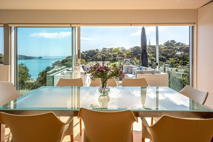 Holiday home for 8 people, with garden and balcony in Waiheke Island