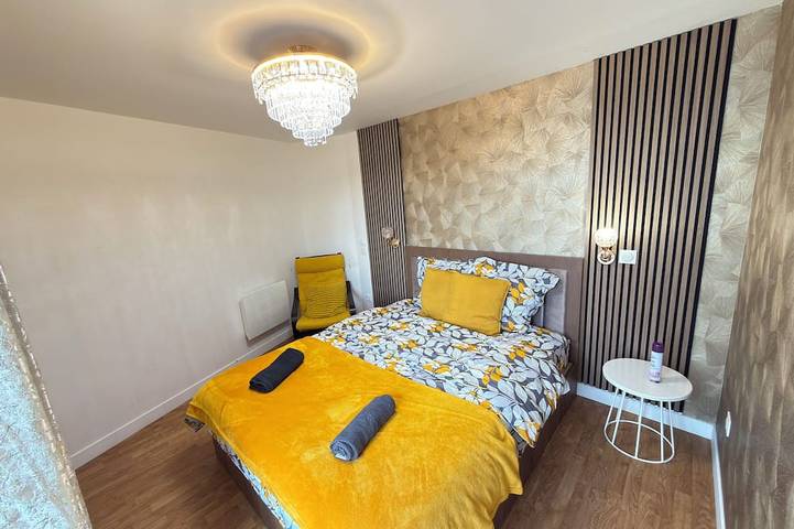 Entire apartment, Royal Crown Apartment With Royal Garden in Le Bourget, Seine-Saint-Denis