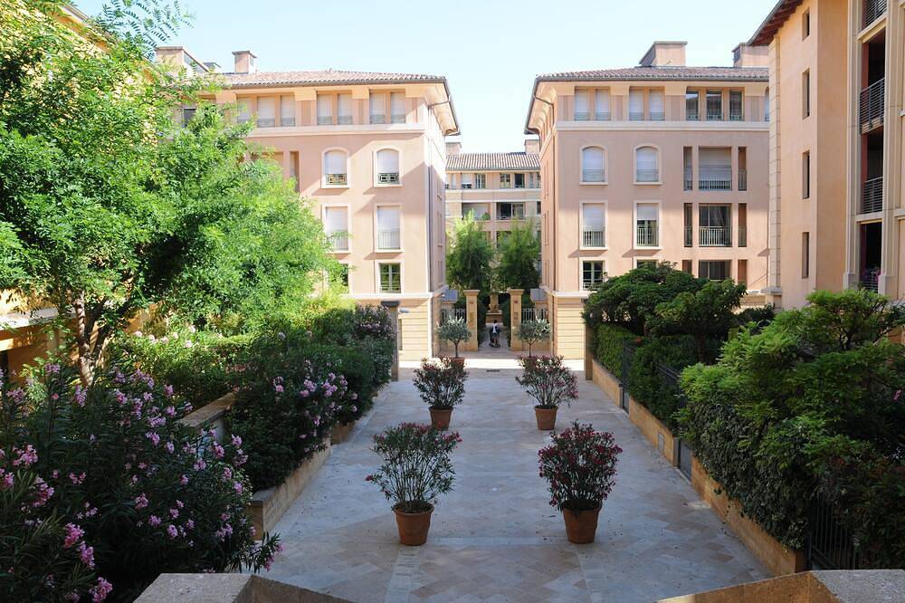 Entire apartment, Luxury Apartment Calm Garden Course Mirabeau in Aix-en-Provence, Aix-en-Provence region