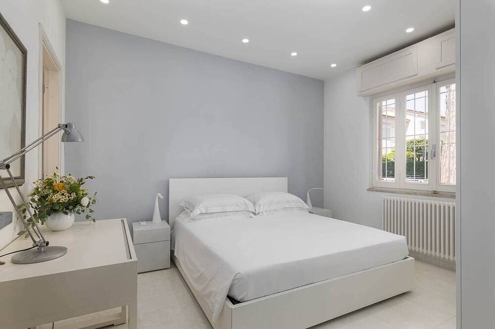 Splendida villa a due passi dal mare con ampio giardino in Pisa, Riviera Toscana
