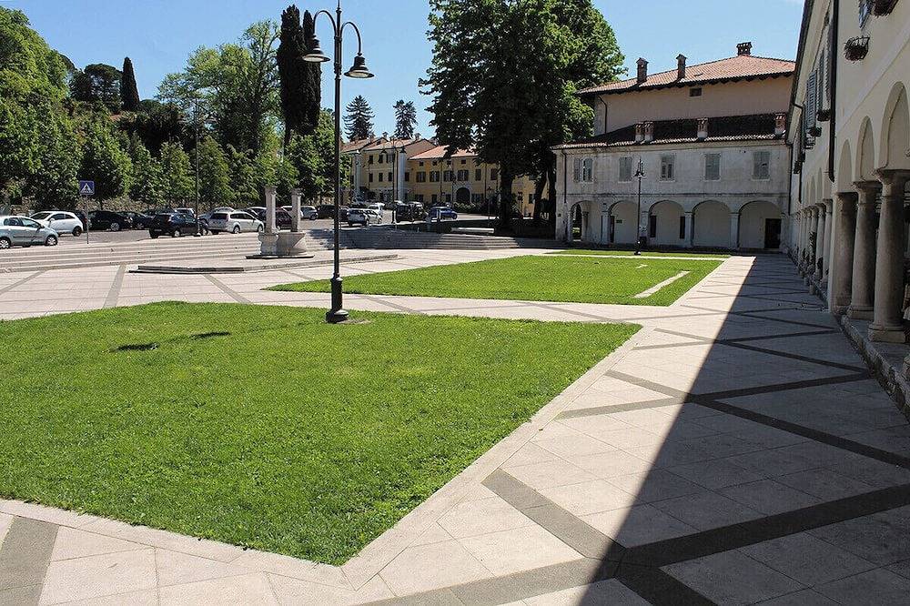 Appartamento intero, Casa Mia - Center Gorizia, on Piazza St. Antonio, 2-bedroom apartment, for you. in Gorizia, Carso