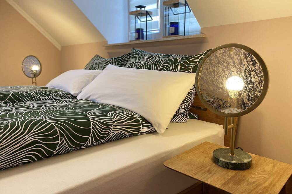 Ganze Wohnung, Schöne drei Raumwohnung. Hell,stilvoll, gemütlich in Borna, Hainer See