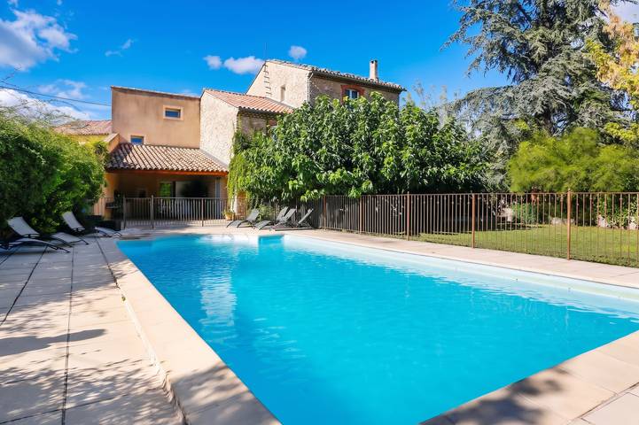Villa confortable à Caromb avec piscine privée in Caromb, Parc naturel régional du Mont-Ventoux