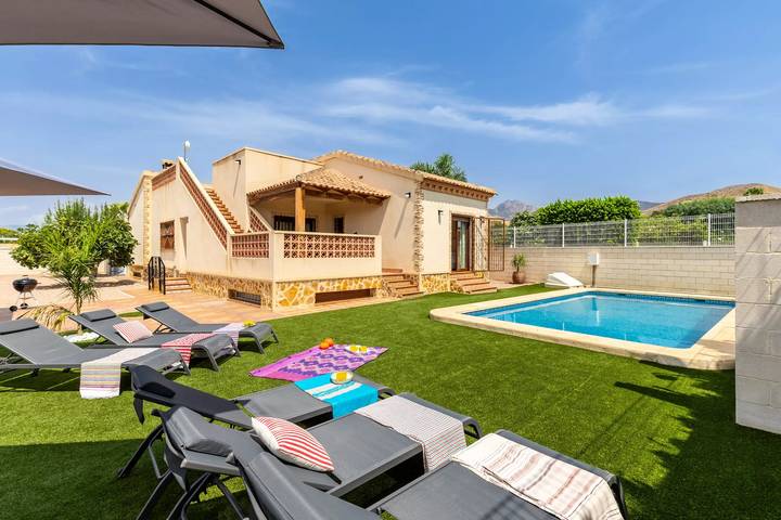 Chalet para 6 personas, con piscina y jardín - 1