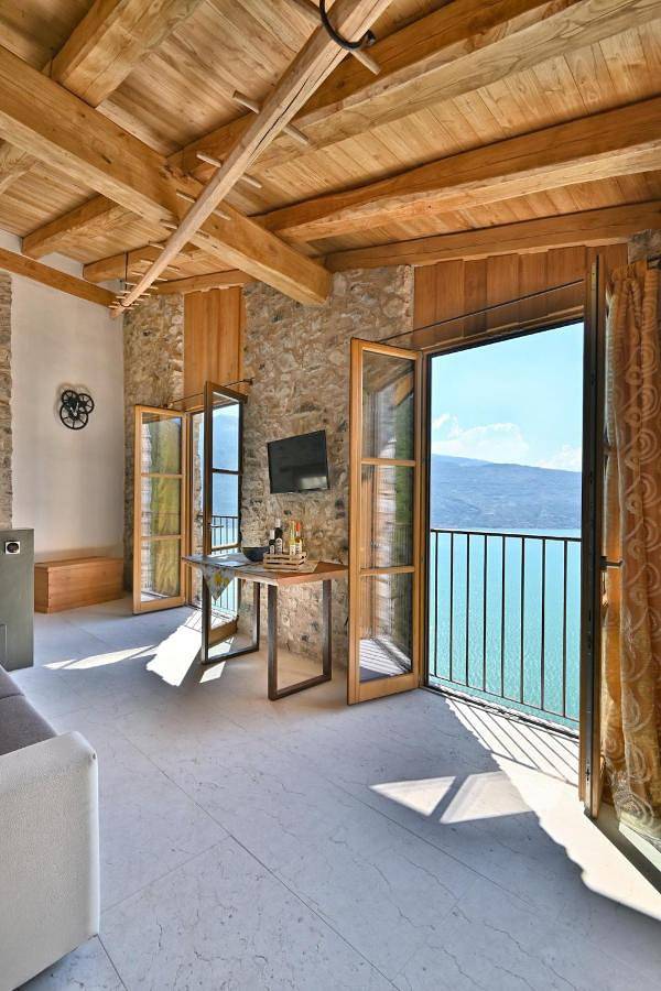 Ferienhaus für 2 Personen, mit Ausblick und Garten sowie Seeblick in Tignale