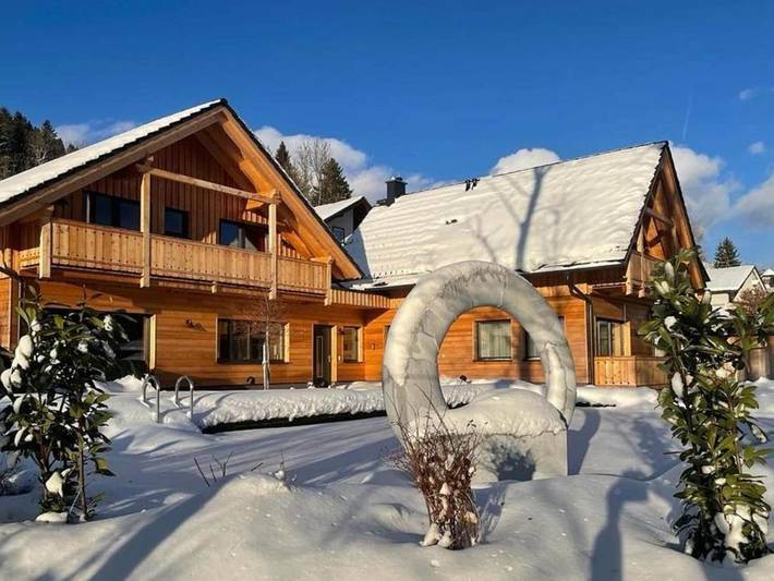 Chalet für 4 Personen, mit Balkon und Garten sowie Pool und Sauna in Tauplitz