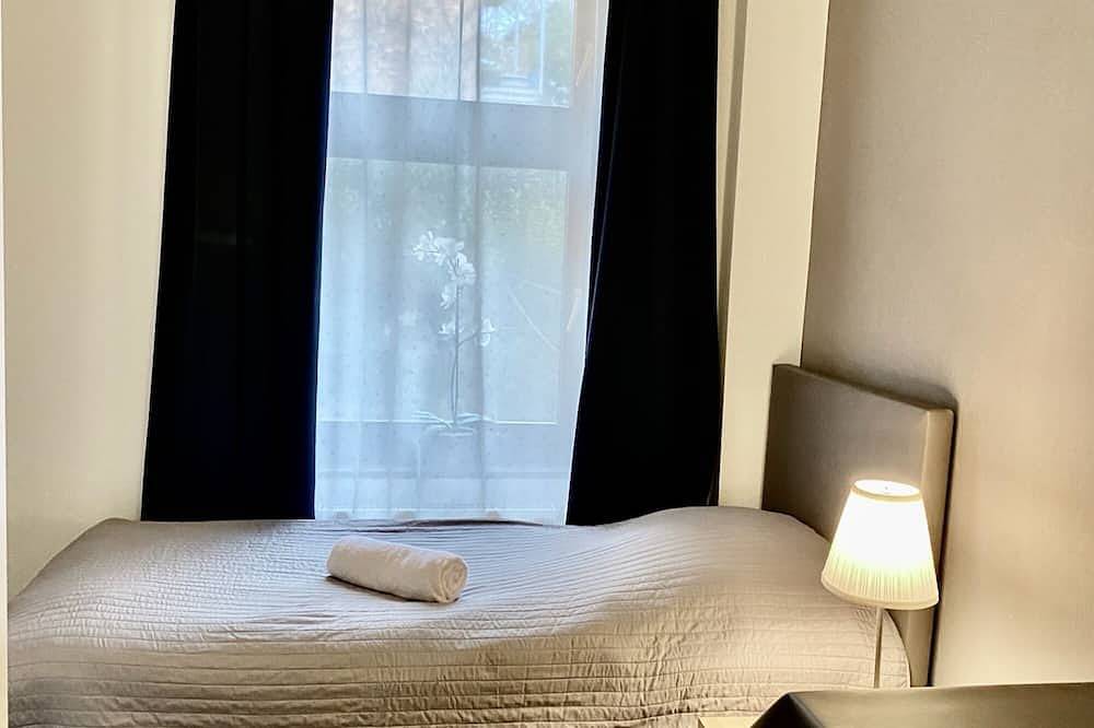 Entire apartment, Sought-after residential area: 2 rooms, 4 beds, garden in Halle (Saale), Saale-Unstrut