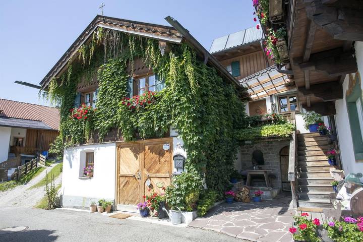 Ferienwohnung für 4 Personen, mit Balkon und Terrasse sowie Ausblick in Wallgau