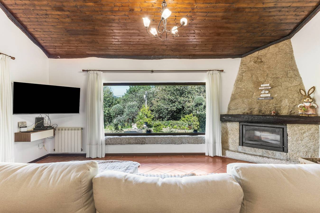 Ferienhaus 'Refúgio Da Nelinha' mit privatem Pool, Terrasse und Wlan in Rio Caldo, Gerês