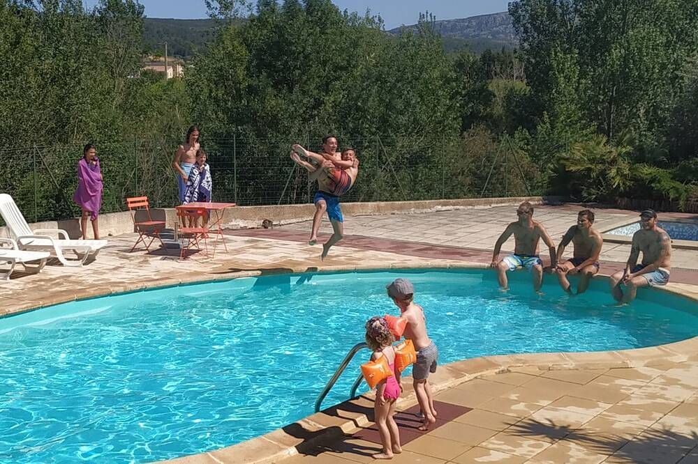 Chambre pour 2 ou 3 personnes avec salle d'eau et Climatisation in Tuchan, Côte méditerranéenne (France)