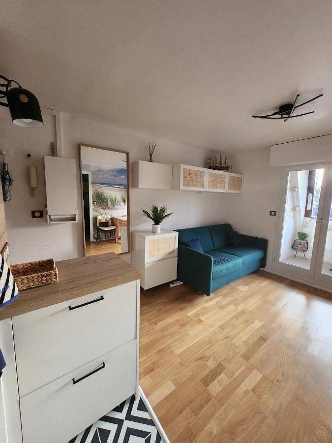 Appartement entier, One-Bedroom Apartment in Ouistreham, Région de Caen