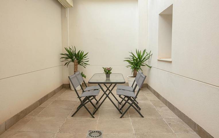 Ferienwohnung für 2 Personen, mit Pool und Ausblick sowie Terrasse - 1