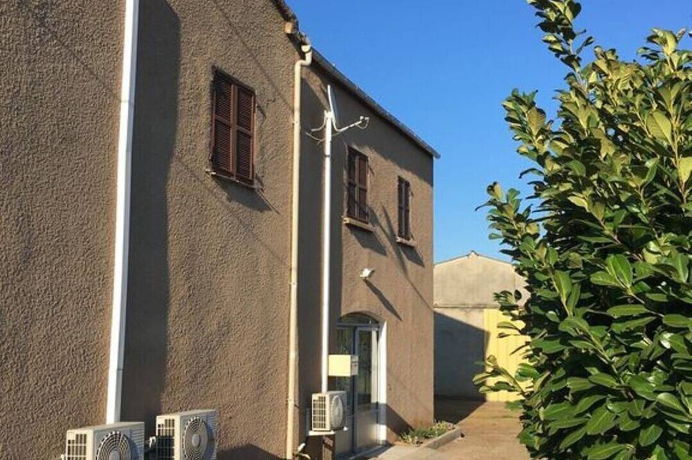 Ganze Wohnung, Corse Haus im ersten Stock in Folelli, Penta-di-Casinca