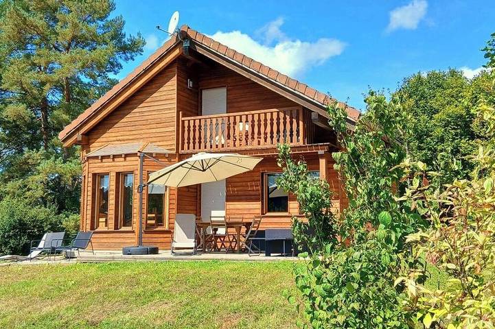 Chalet pour 5 personnes, avec Balcon ainsi que Jardin et Sauna à Doucier