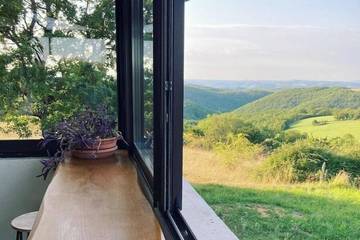 Gîte pour 8 personnes, avec terrasse et jardin à Reilhaguet