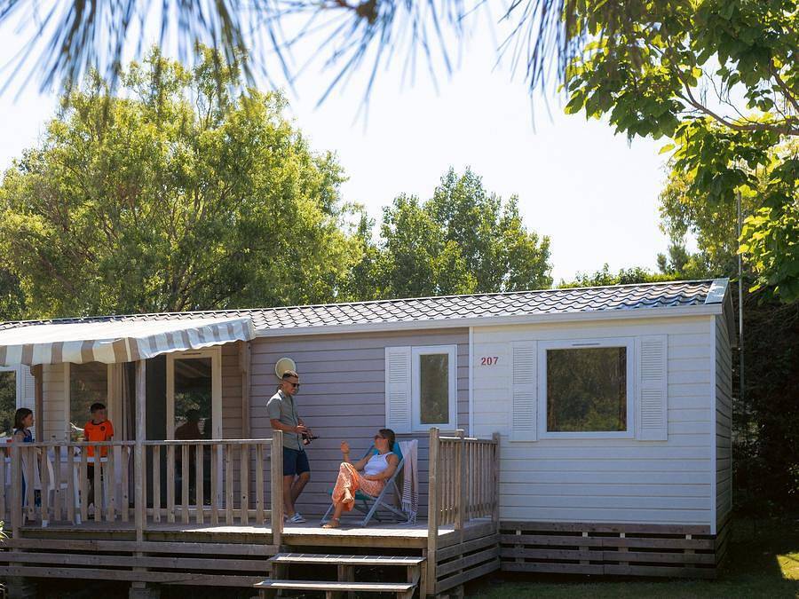 Camping Le Bois Soleil - Mobilhome 8 personnes - Mobil-home Sable 40m² (4 chambres) + Tv + Terrasse couverte (+ de 8 ans) 8 pers in Olonne-sur-Mer, Les Sables-d'Olonne