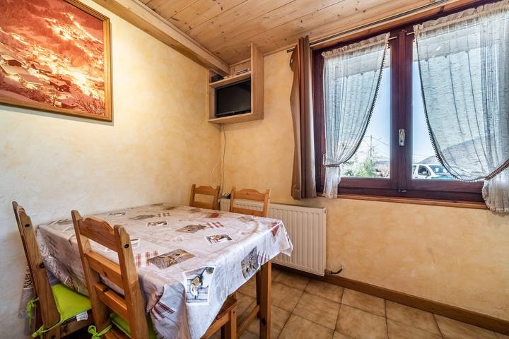 Appartement entier, "Studio Chénives - Morzine", avec vue sur les montagnes, terrasse privée et Wi-Fi in Morzine, Les Portes du Soleil