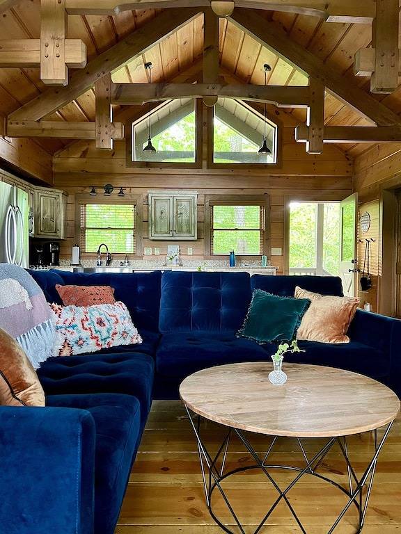 Luxury Retreat: Amazing Mountain Views + Hot Tub in Cherry Log, Chattahoochee National Forest