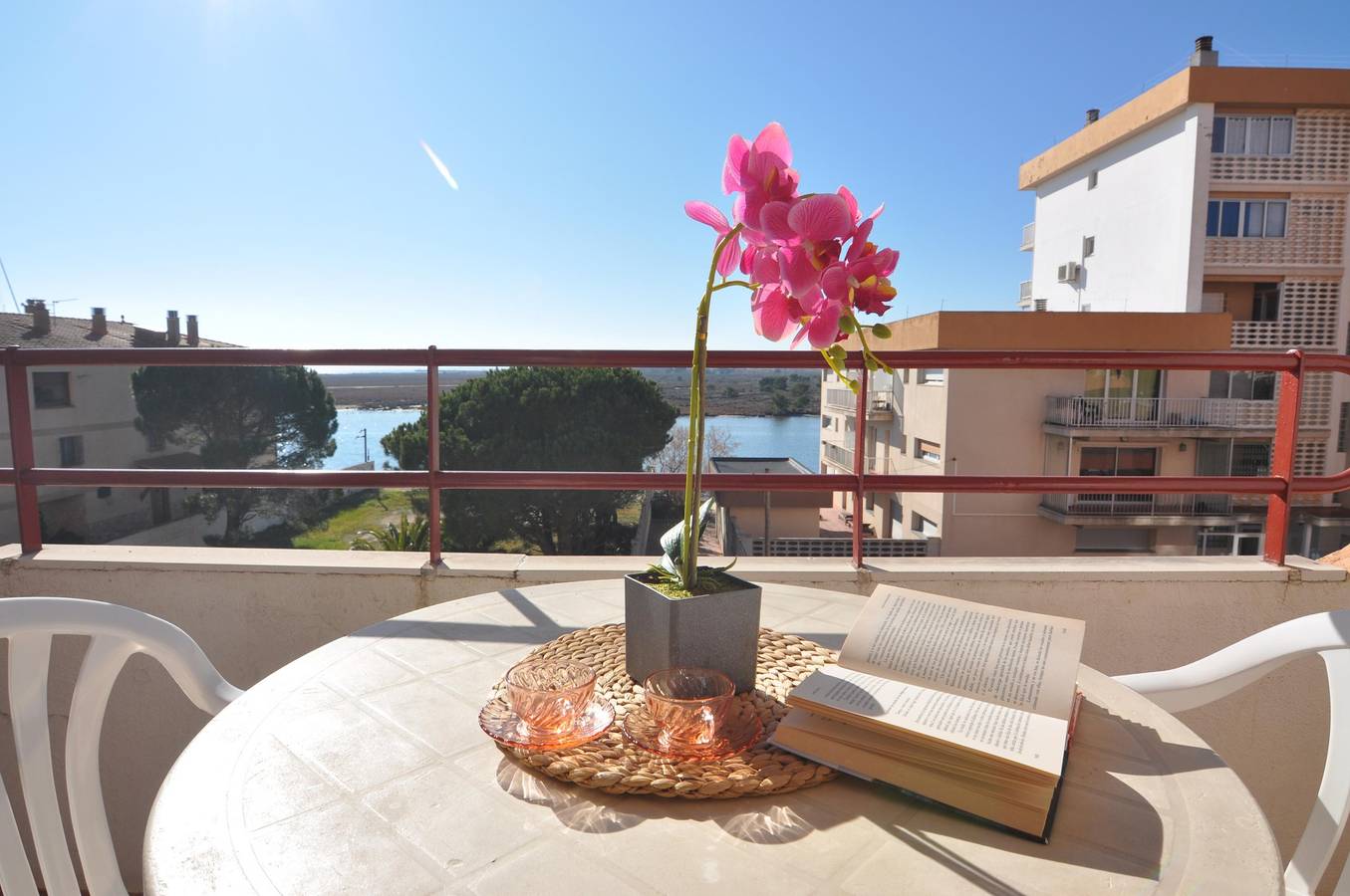 Entire studio, Charming studio for rent in Roses, Costa Brava! Capacity for 3 people, 1500 meters from the beach. Book now! in Santa Margarida, Roses