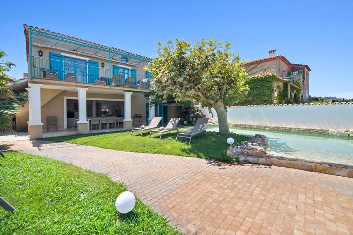 Location de vacances pour 14 personnes, avec jacuzzi ainsi que jardin et piscine dans Plage de la Bouillabaisse - 4