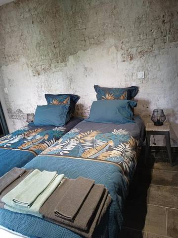 Gîte pour 4 personnes, avec vue ainsi que jardin et piscine à Chantonnay