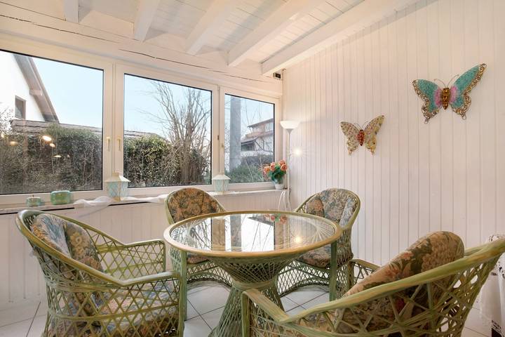 Hel lägenhet, Apartment 'Sandra' with Private Terrace and Wi-Fi in Berghülen Region